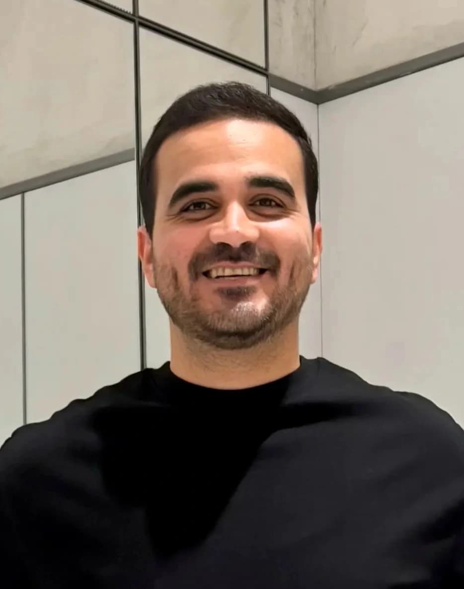 Images showing a guitar, a developer coding, a mosque in Tunisia, a coffee and an astronaut in the desert