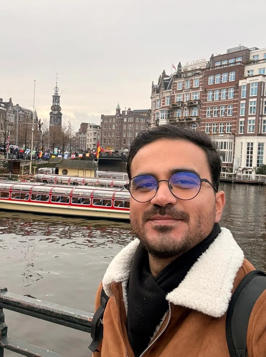 Images showing a guitar, a developer coding, a mosque in Tunisia, a coffee and an astronaut in the desert